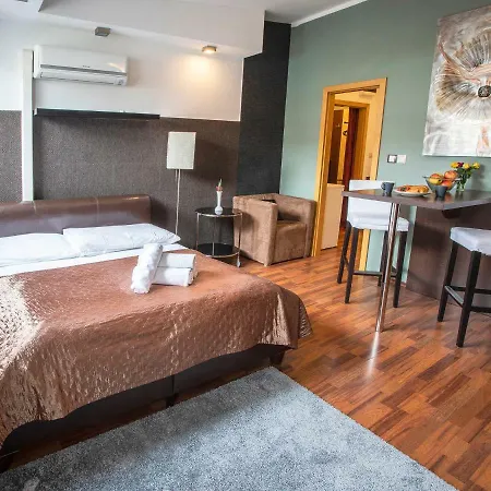 Centre Apartment *